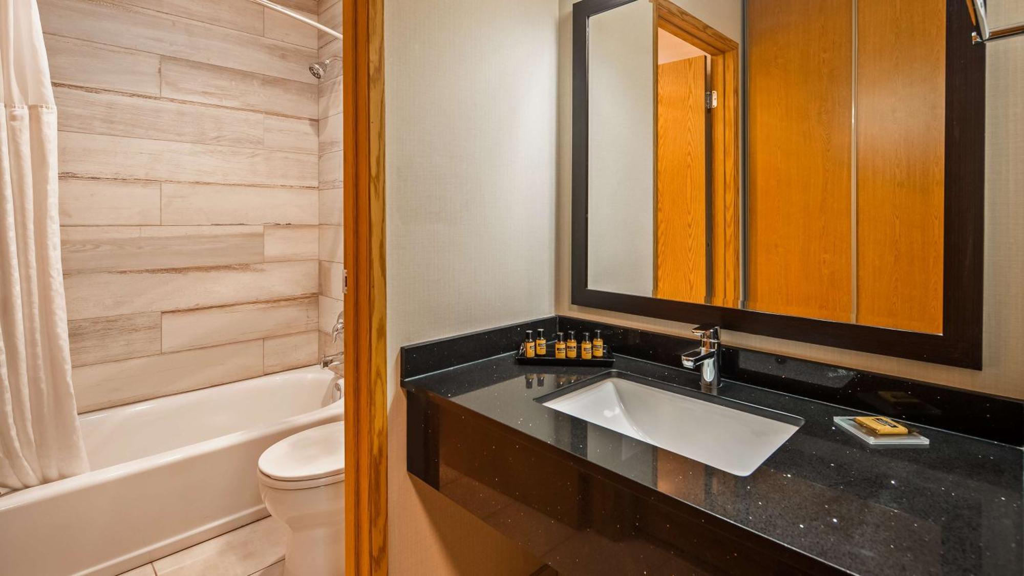 Best Western Plus Country Meadows Inn Aldergrove Екстер'єр фото