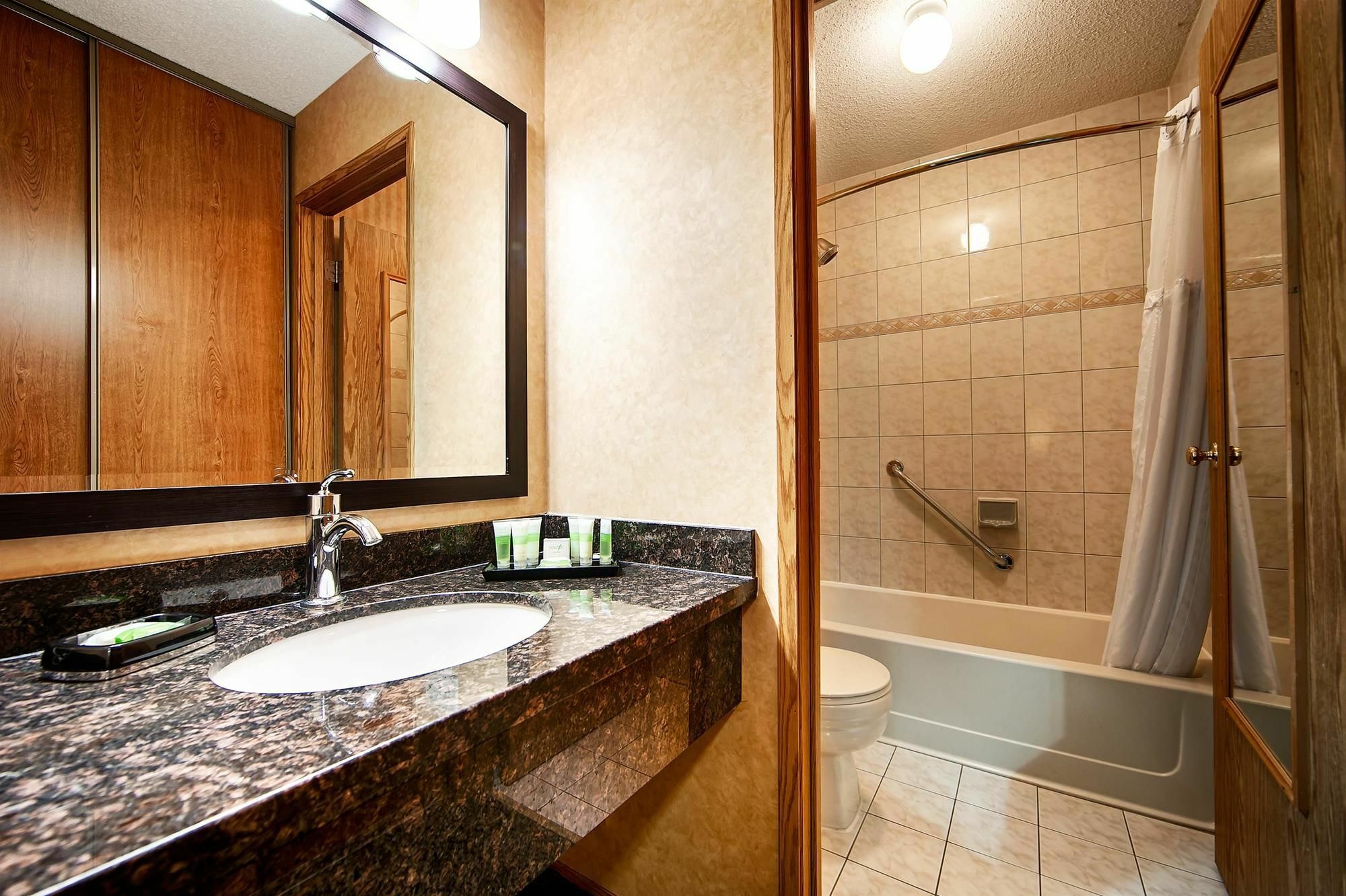 Best Western Plus Country Meadows Inn Aldergrove Екстер'єр фото
