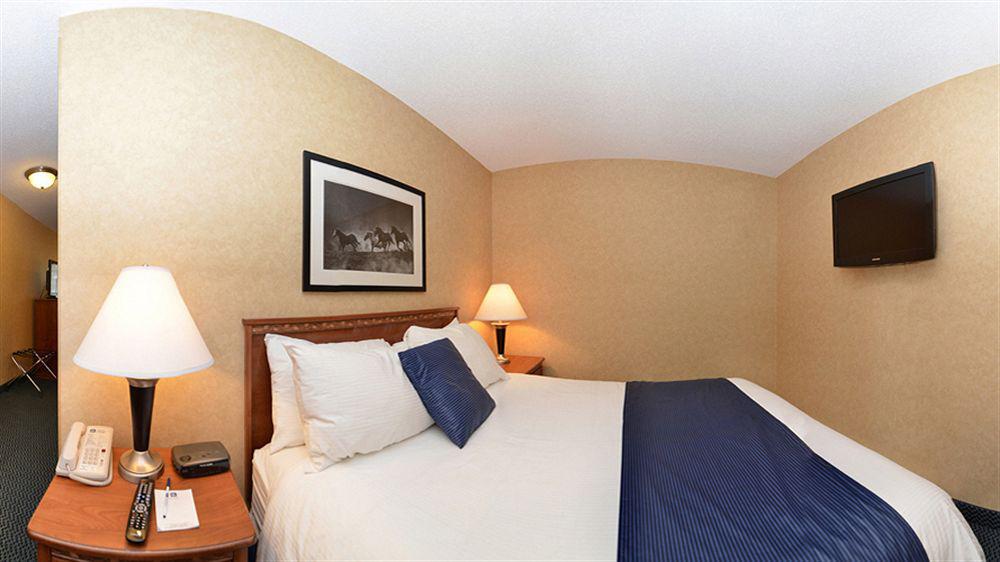 Best Western Plus Country Meadows Inn Aldergrove Екстер'єр фото